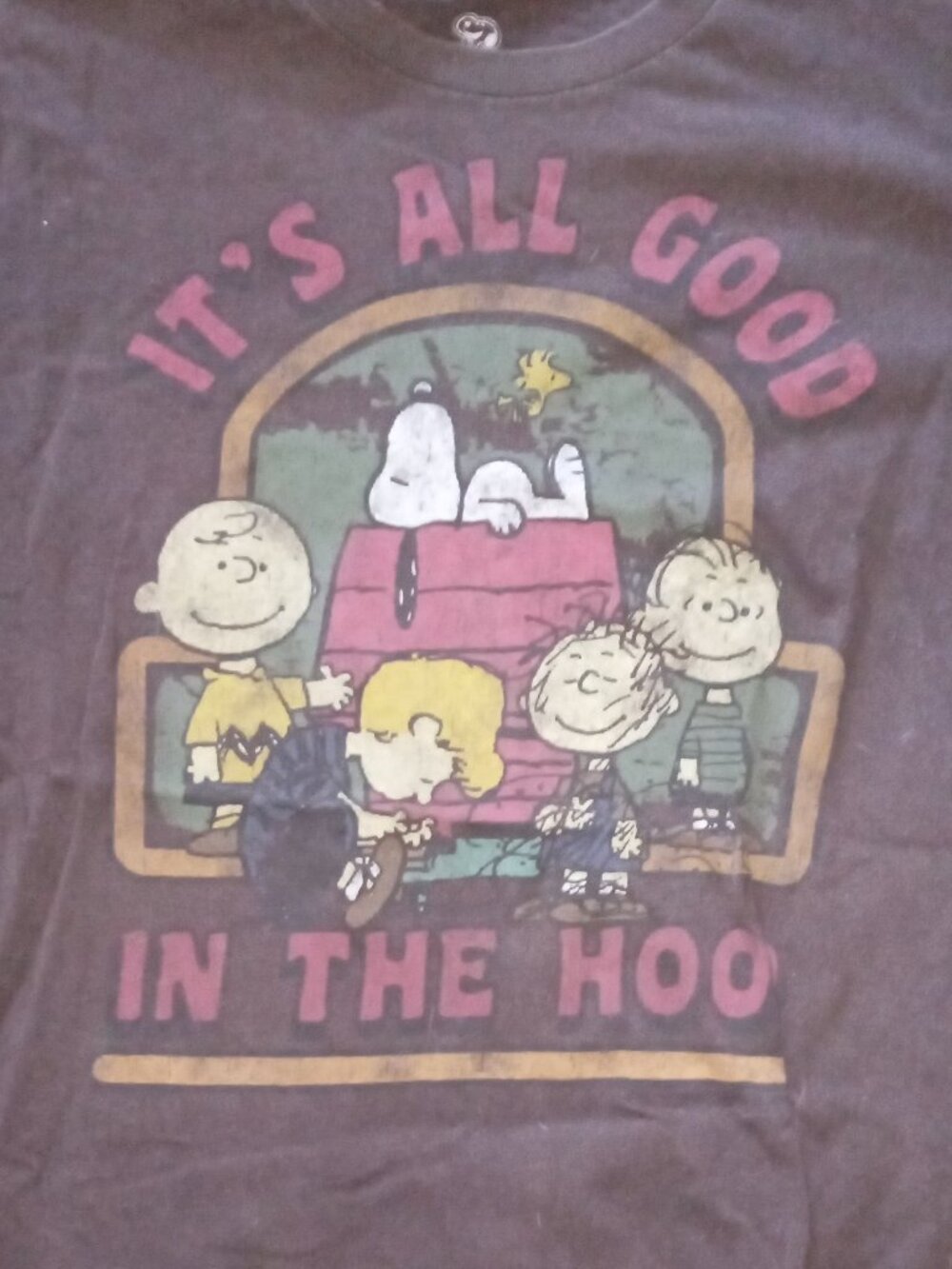 Peanuts Brand T shirt    size Large